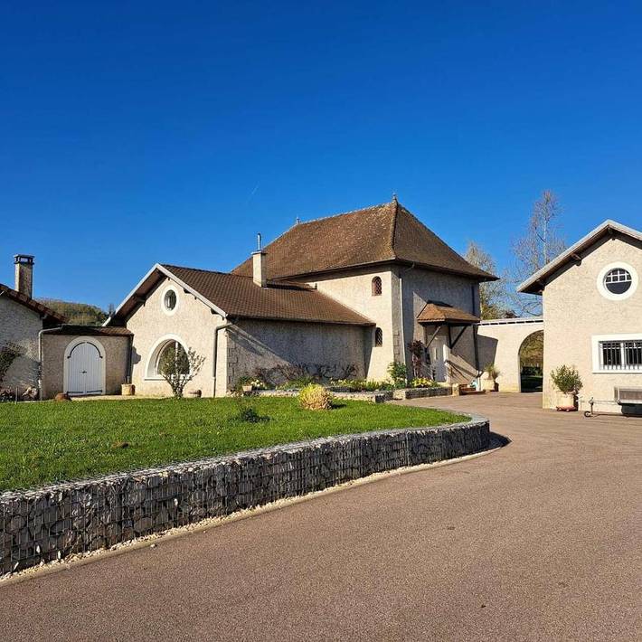 Location de vacances pour 2 personnes, avec Terrasse et Piscine à Charancieu - 2