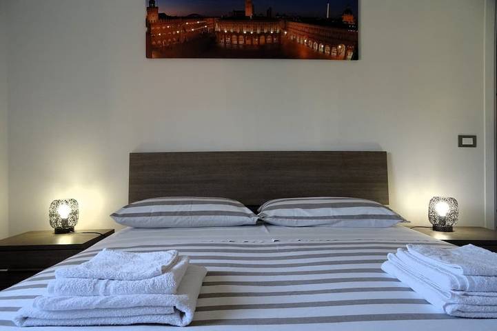 Appartamento intero, Casa Nel Paradiso, intero appartamento con balcone-centro storico/Pratello in Bologna, Provincia di Bologna
