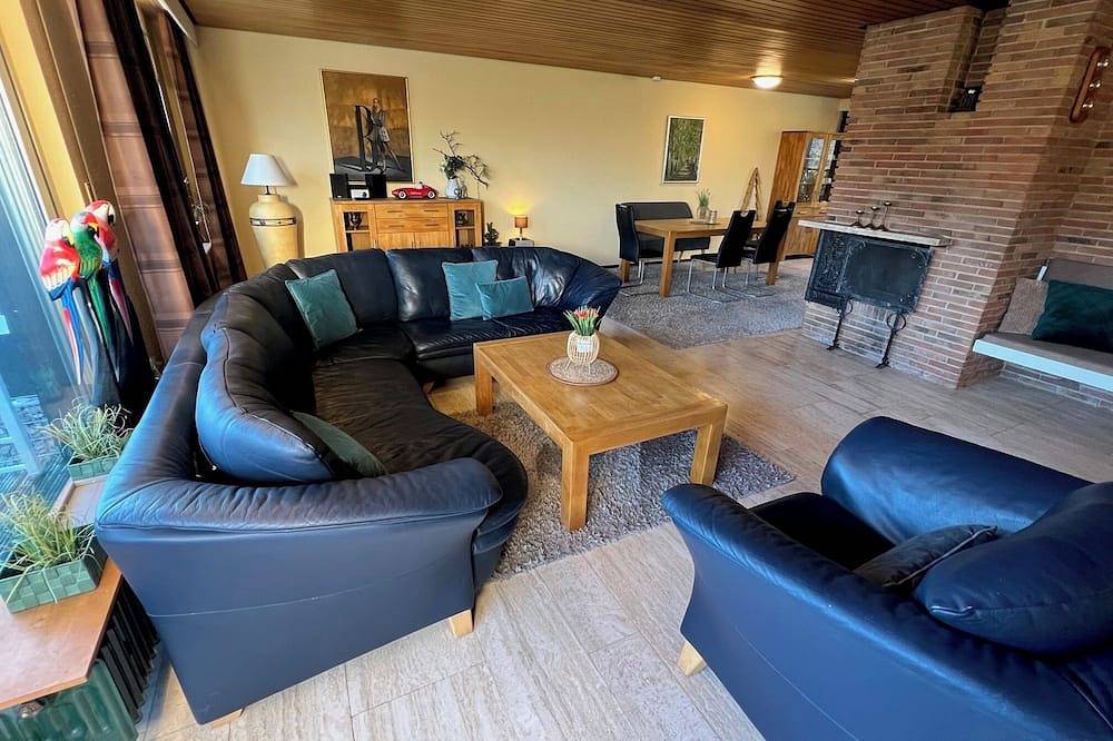 Ferienhaus mit Sauna, Whirlpool und Infrarotlichtsauna in Willingen Sauerland in Willingen, die Mittelgebirge