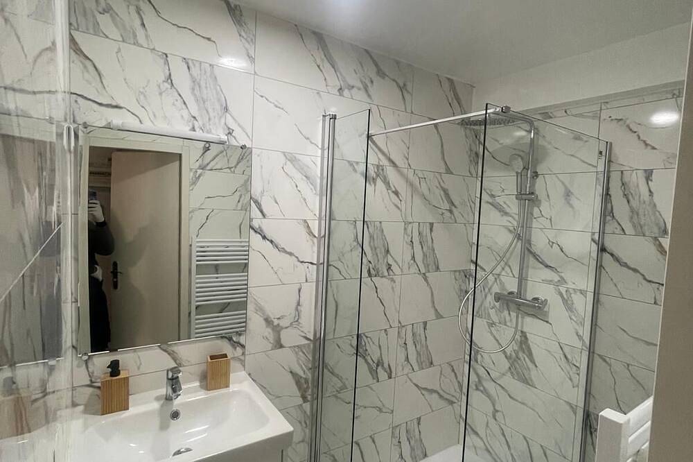 Entire apartment, Bagnol Cosy - Cosy apartment for 3 people, 30 min from Avignon in Bagnols-sur-Cèze, Nimes region