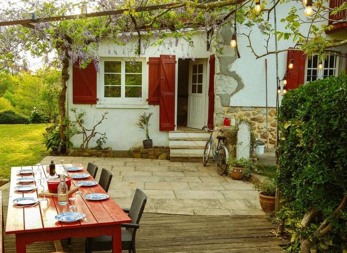 Location de vacances pour 12 personnes, avec Balcon et Jacuzzi ainsi que Terrasse et Jardin à Macaye - 2
