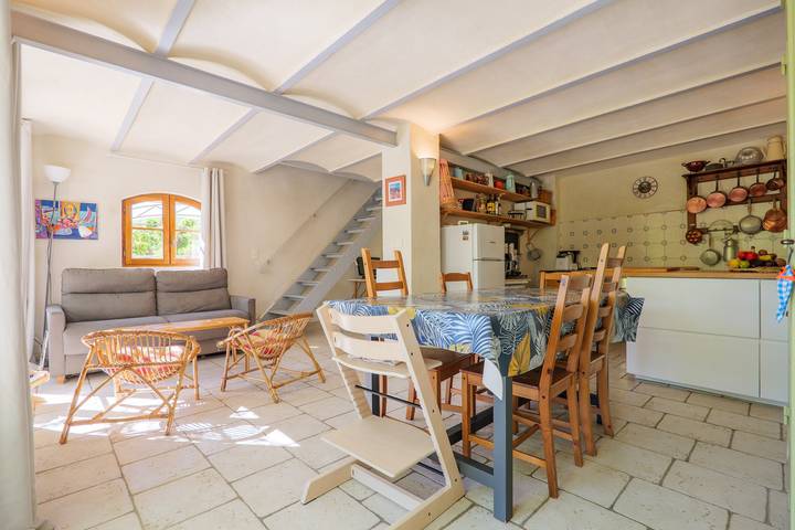 Casa vacanze "Gîte Sous La Tonnelle" al Mas du tilleul, grande piscina, terrazza privata in Courry, Cevenne