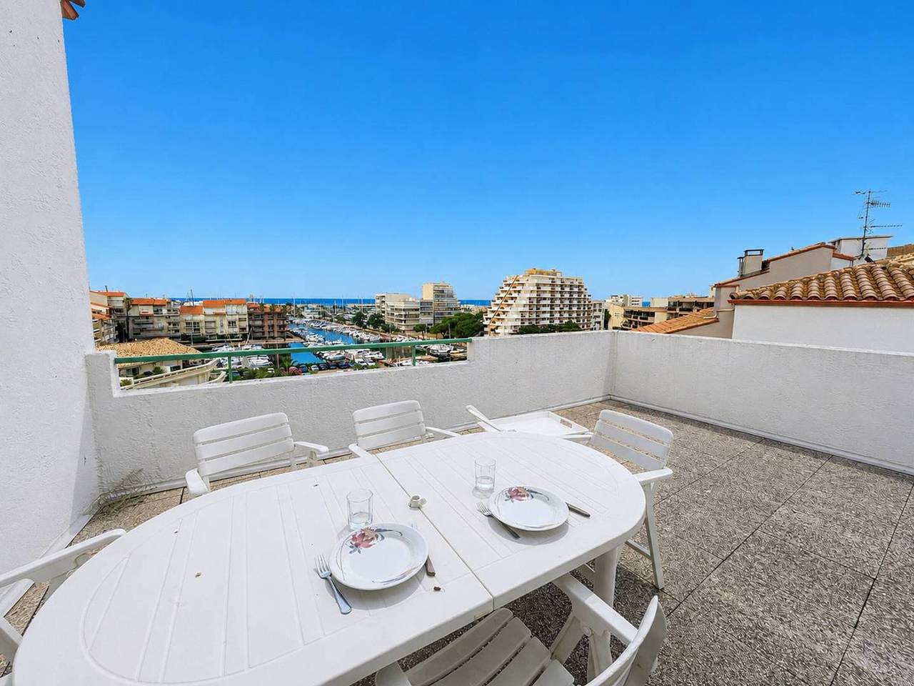 Entire apartment, Spacious apartment with sea view - 7 guests in Canet-en-Roussillon, Côte d'Améthyste