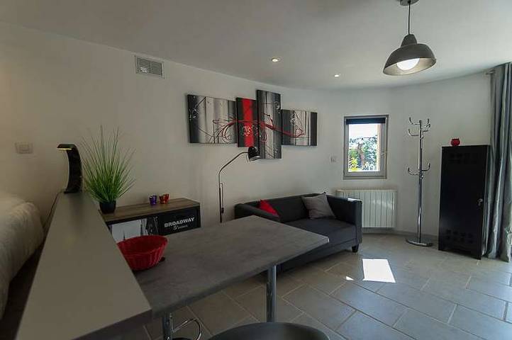 Gîte pour 2 personnes, avec piscine et jardin à Miribel-les-Échelles - 2