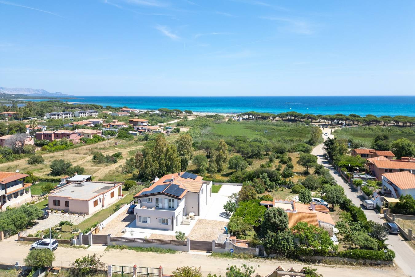 Appartamento intero, Appartamento 'Blu con Patio' con Terrazza Privata a 3 minuti a piedi dalla spiaggia di budoni in Budoni, Olbia-Tempio