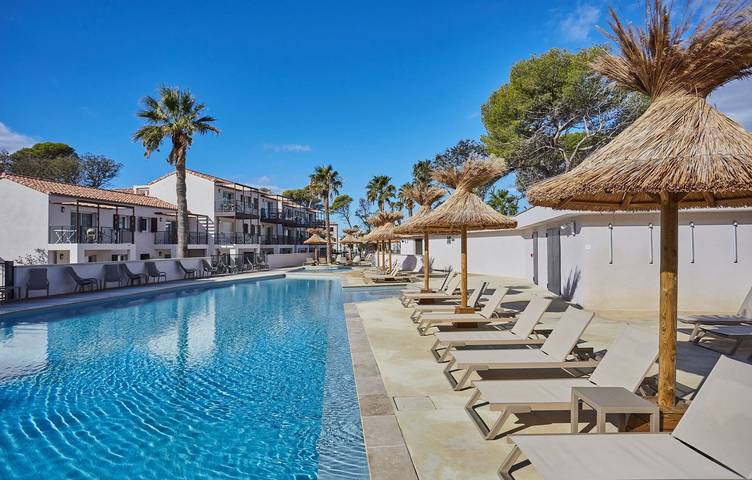 Location de vacances pour 6 personnes, avec jardin et piscine ainsi que balcon et bassin pour enfant, adapté aux familles à Giens