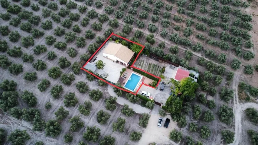 Casa de vacaciones para 6 personas, con vistas además de jardín y piscina - 1