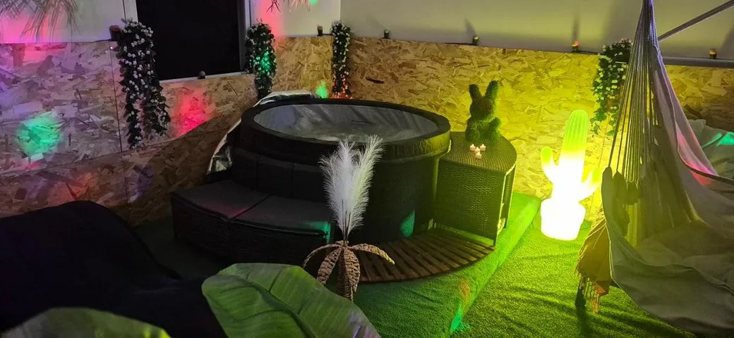 Apartamento de vacaciones para 4 personas, con jacuzzi además de jardín y terraza - 1