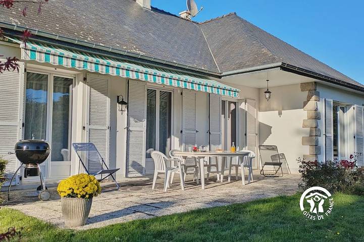 Gîte pour 6 personnes, avec Terrasse et Jardin à L'Huisserie