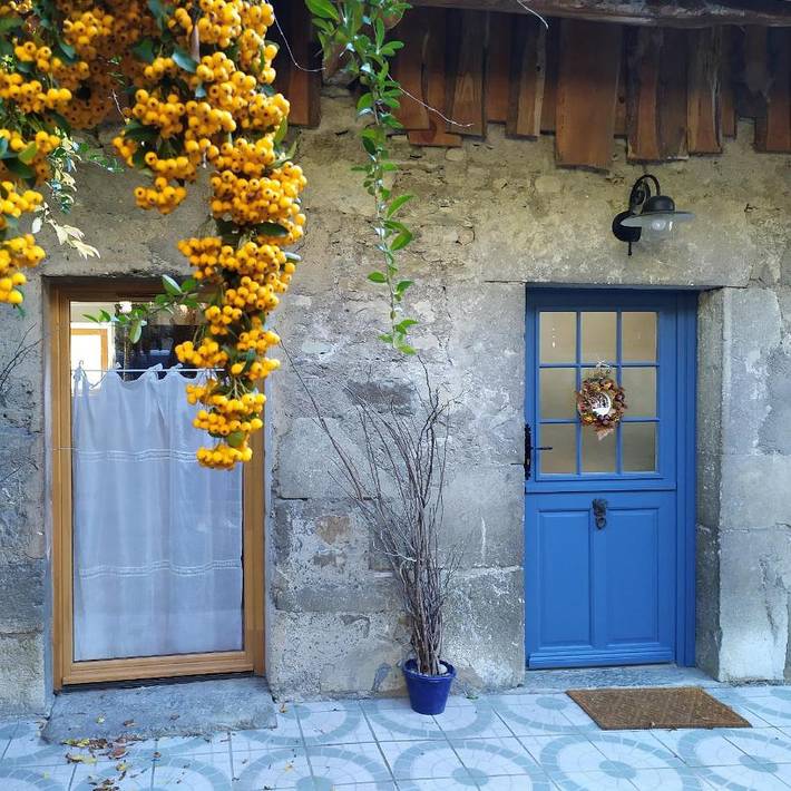 Gîte pour 4 personnes, avec jardin ainsi que vue et piscine, animaux acceptés dans Saint-Jeoire-Prieuré