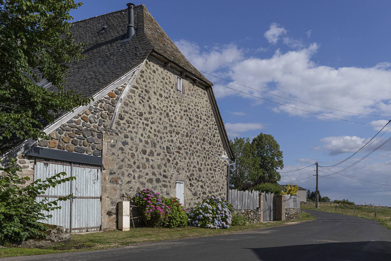 La Petite Escale du Pouget - Chambre la Grise in Pailherols, Région d'Aurillac