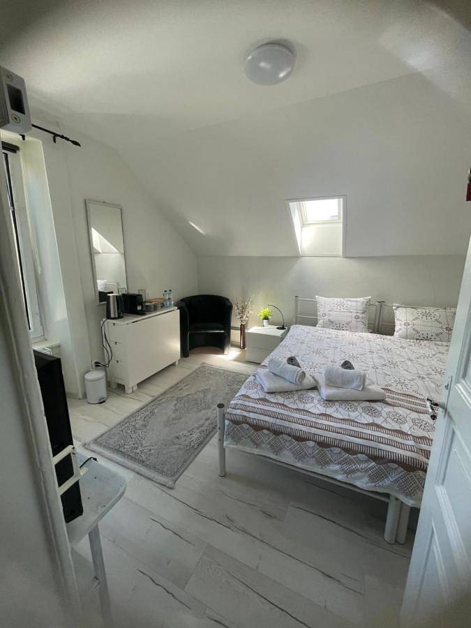 Gîte pour 2 personnes, avec jardin à Hauterive
