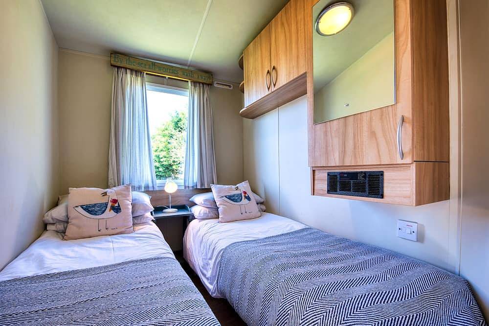 Scrumpy Duck, with private garden, sleeps 6 in coastal village in Hartland, Hartland Devon Heritage Coast
