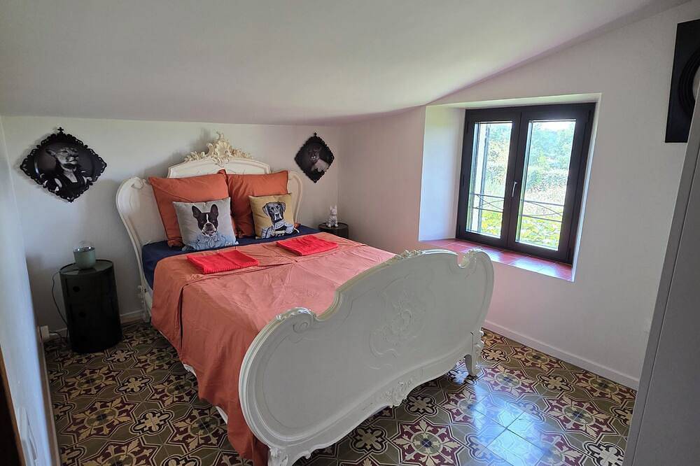 Country house with a private pool near Lourmarin in La Tour-d'Aigues, Parque natural regional del Luberon