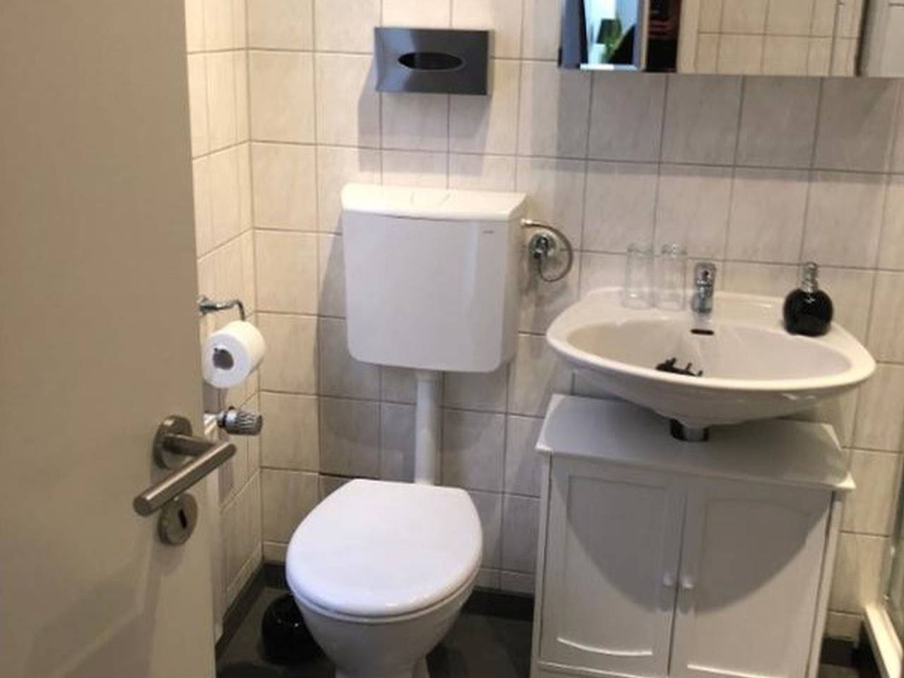 Entire apartment, Holiday Apartment (Ground Floor) for up to 2 Guests in Laatzen, Hanover Region