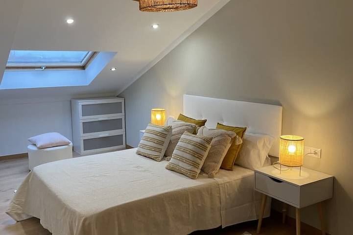 Apartamento entero, Ático Deluxe muy cerca de la playa, Parking gratis in Moaña, Rias Baixas