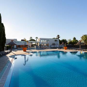Camping pour 10 personnes, avec piscine et jardin ainsi que bassin pour enfant et terrasse à Torreilles