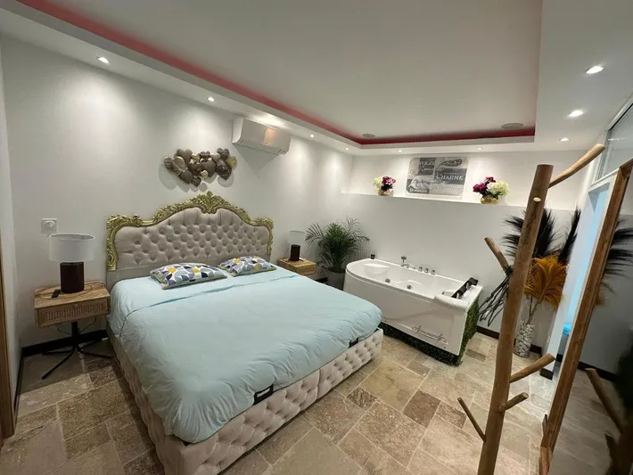 Holiday apartment for 2 people, with pool and view as well as sauna and garden, with pets - 1