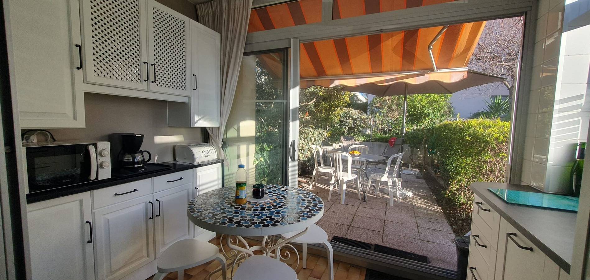 Studio entier, Beau studio avec terrasse proche de la mer in Saint-Mandrier-sur-Mer, Côte méditerranéenne (France)