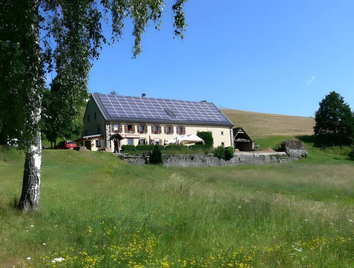 Bed & Breakfast 'Chambre Donatienne' mit Bergblick und gemeinsamer Terrasse in Orbey, Regionaler Naturpark Belchen der Vogesen