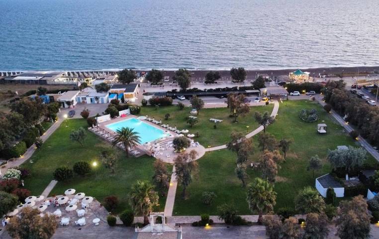 Appartamento per 2 persone, con giardino e idromassaggio nonché piscina in Ladispoli