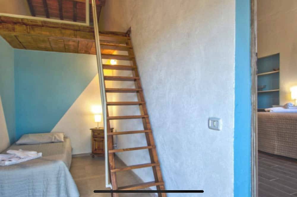 Detached villa with private pool and garden in Castellina in Chianti, Chianti