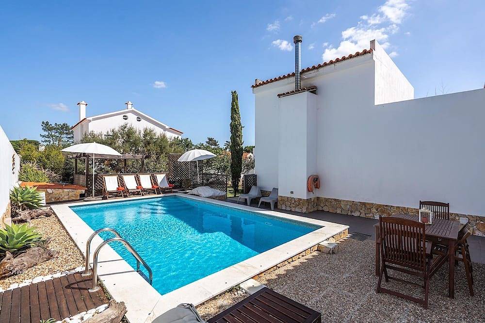 Ajania Villa, Klimaanlage, Wlan, Pool in Praia do Meco, Sesimbra (Castelo)