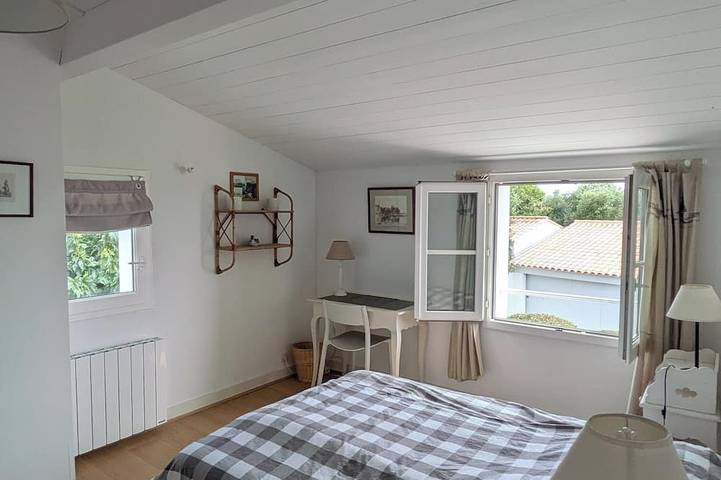 Family home in Loix, with a large, private, enclosed garden, a 2-minute bike ride from the village in Loix, Ile de Re