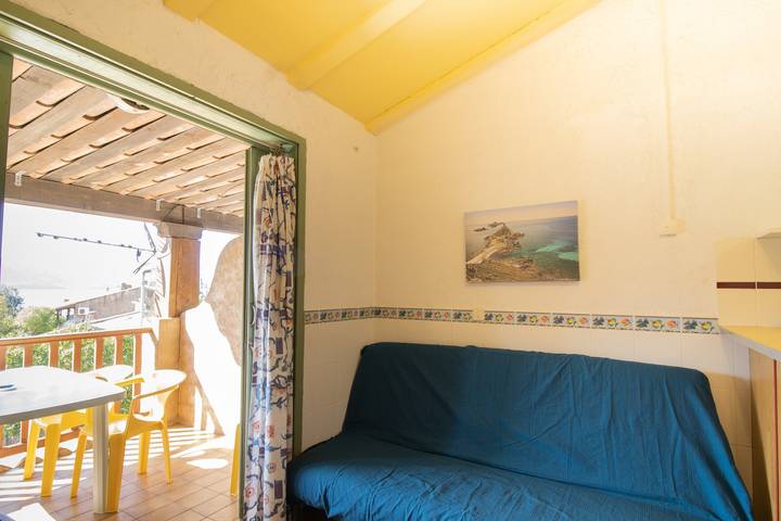 Entire apartment, 'L'Unu' Apartment with Sea View, Wi-Fi, and Air Conditioning in Appietto, Golfe de Sagone