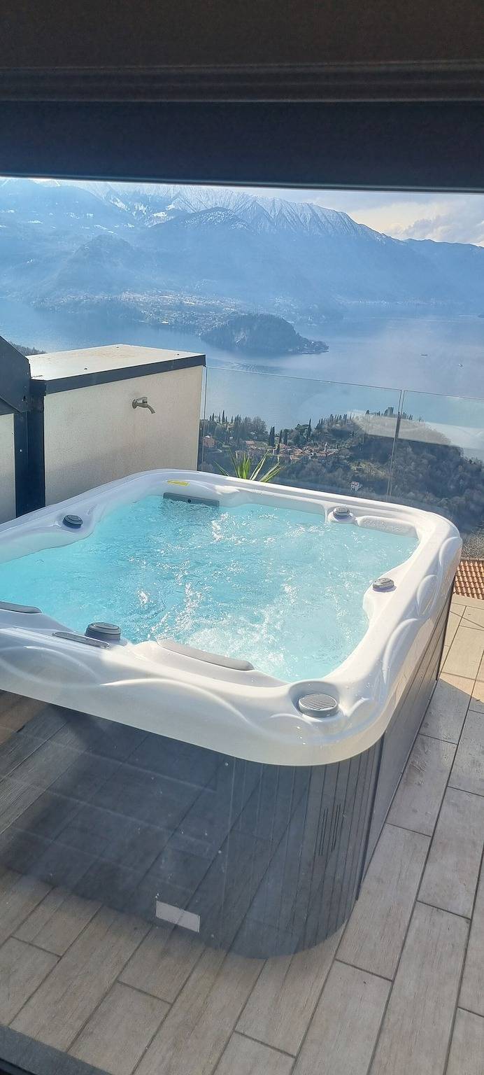 Vakantiehuis "Relax en Geluk" met uitzicht op het meer, privéjacuzzi, gedeeld verwarmd binnenzwembad in Perledo, Gemeente Perledo