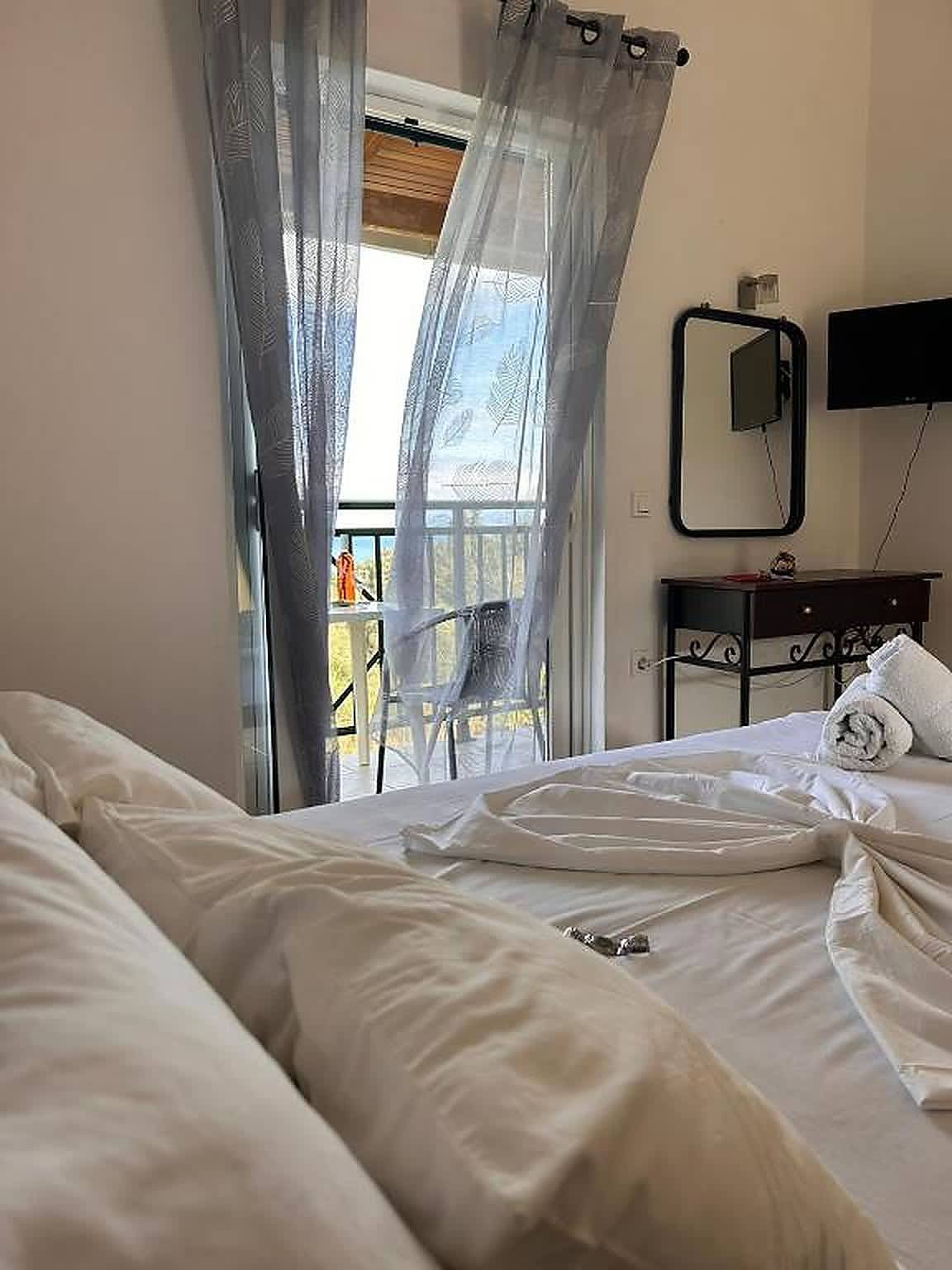 Ganze Ferienwohnung, Dellis Studios Corfu - Sea Views near the Beach in Psaras, Korfu