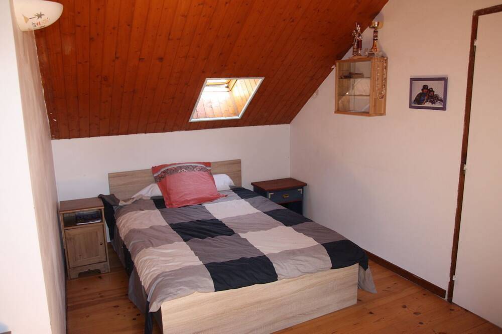 Large country house in the Hautes-Alpes, 5 mm from Lac de Pellautier in La Freissinouse, Gap region