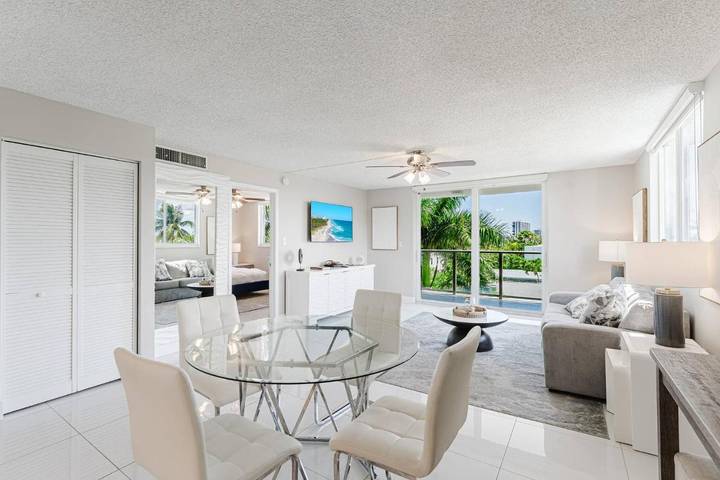 Apartamento para 5 personas, con balcón además de piscina y vistas en Boca Raton