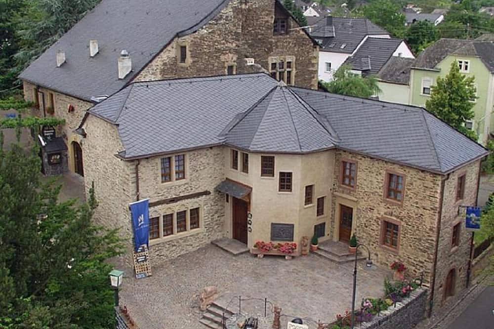 Doppelzimmer Burggarten - Alte Burg Longuich - Gästehaus in Longuich, Moseleifel