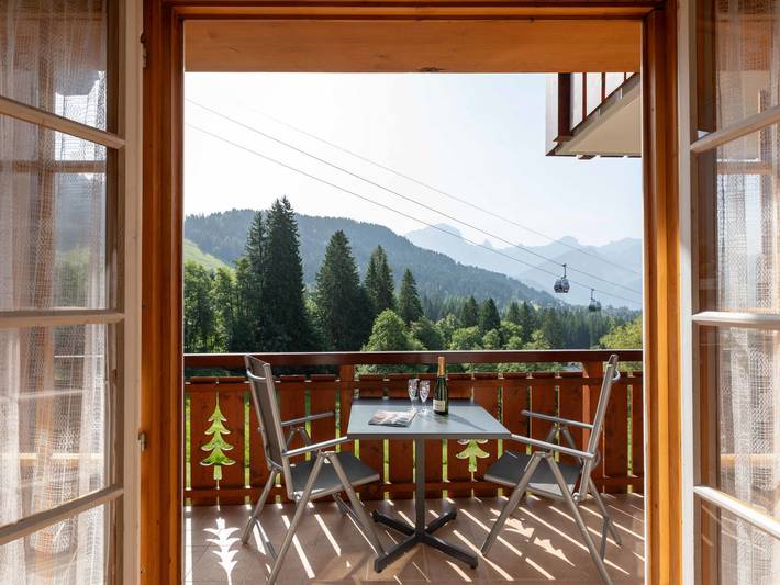 Ferienwohnung für 4 Personen, mit Balkon und Garten sowie Ausblick in Waadt