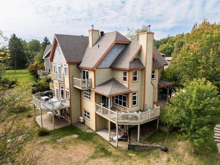 Gîte pour 10 personnes, avec terrasse et piscine dans Mont-Tremblant - 4