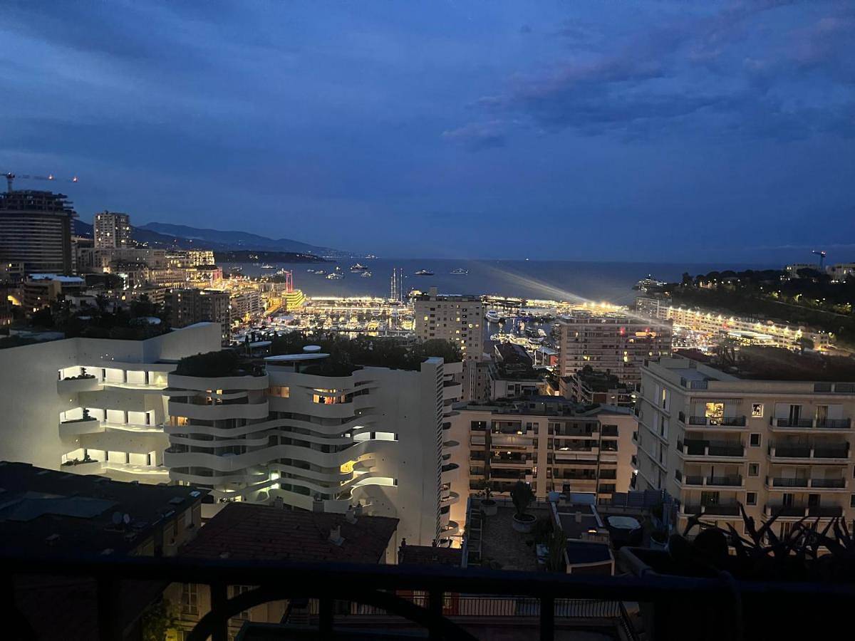 Appartement entier, Plein coeur de Monaco, à 300 mètres à pied du port de Monaco, 4 pièces dans des escaliers vue mer exceptionnelle in Monte Carlo, Côte méditerranéenne (France)