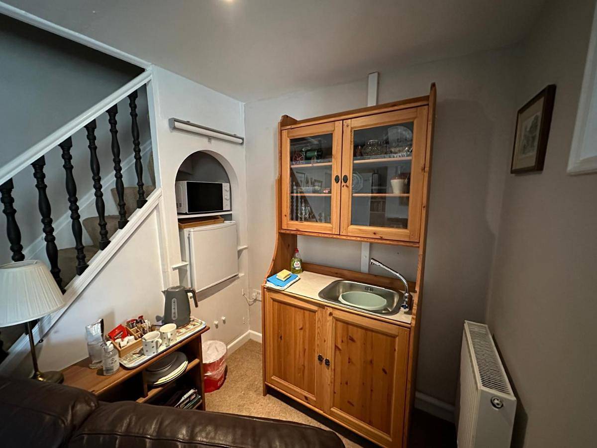 Entire holiday apartment, Cottage en-suite room with private lounge in Bridport, Dorset