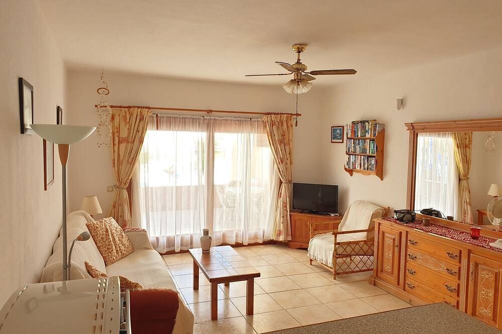 Entire apartment, 1 Bedroom Apartement  with big terrace. Ground floor. Sleeps 4 in Playa de Fañabé, Adeje