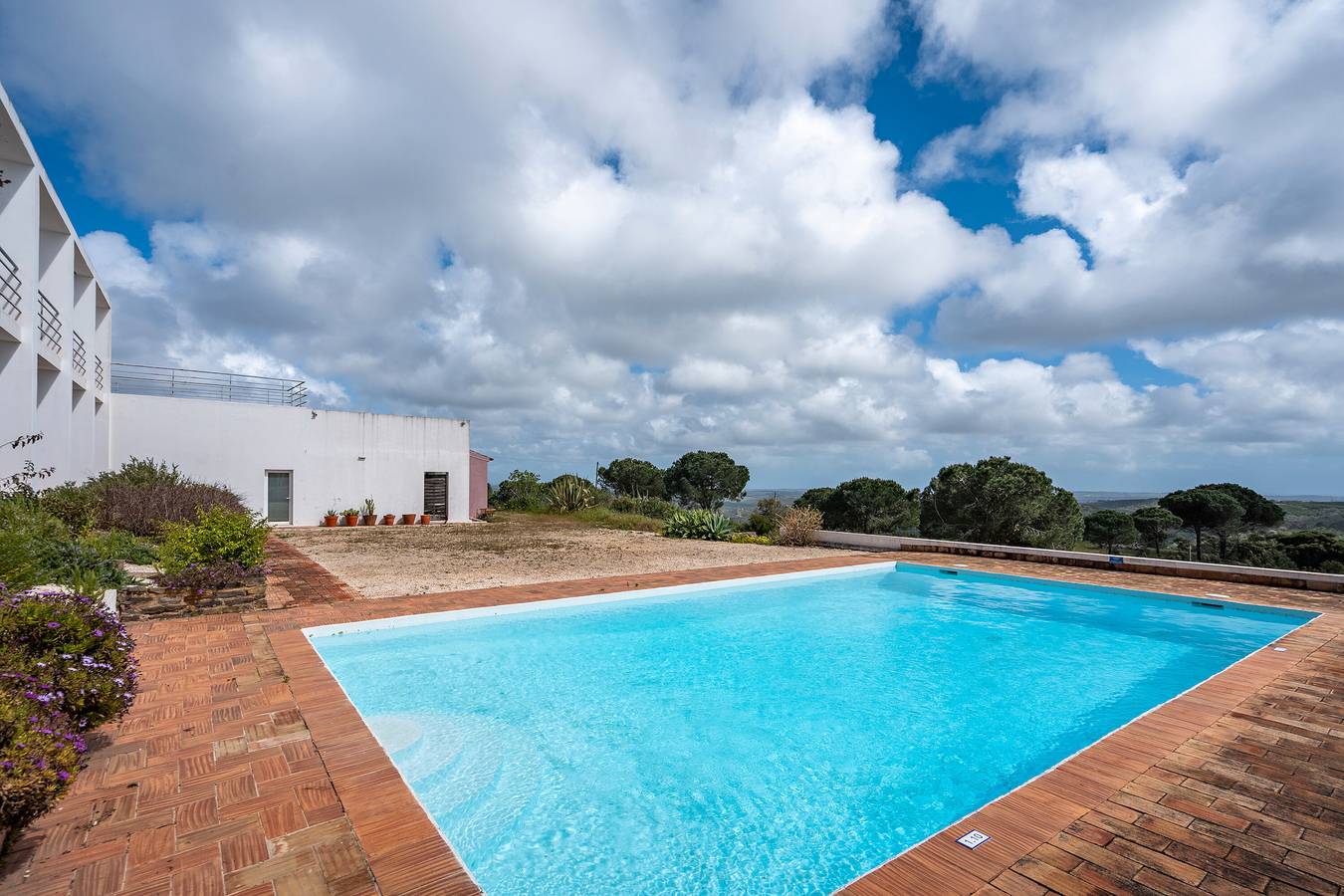 Ferienhaus 'Lua' mit Meerblick, Gemeinschaftspool und Wi-Fi in Bordeira, Faro Distrikt