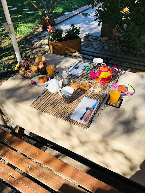 Location de vacances pour 2 personnes, avec piscine et jardin dans les Bouches-du-Rhône - 3