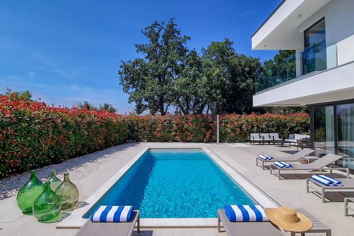 Villa pour 6 personnes, avec piscine ainsi que balcon et jardin à Funtana - 2