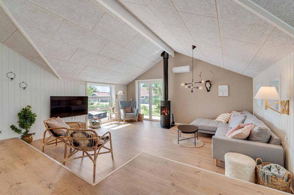 Großes Aktivitätshaus mit Outdoorwhirlpool, Sauna, 3 Hunde erlaubt in Bjerregård, Holmsland Klit