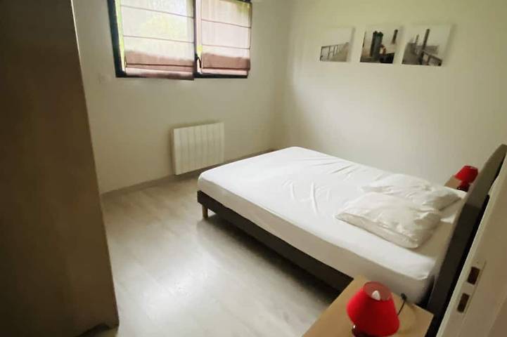 Lovely gite with swimming pool close to the beach in Le Tour-du-Parc, Côte des Mégalithes