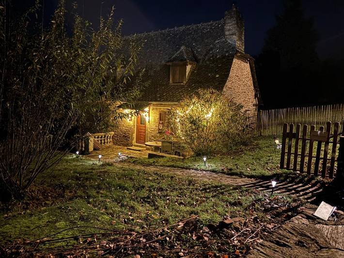 Maison de vacances pour 6 personnes, avec Jacuzzi et Terrasse ainsi que Jardin et Vue à Junhac