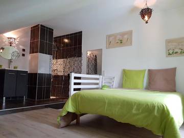 Gîte pour 2 personnes, avec jardin et piscine ainsi que vue et sauna dans Arlay