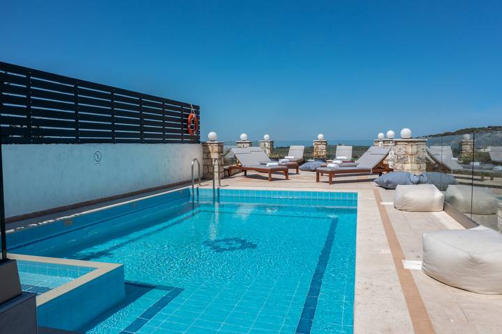 Casa de férias para 12 pessoas, com varanda e piscina em Creta