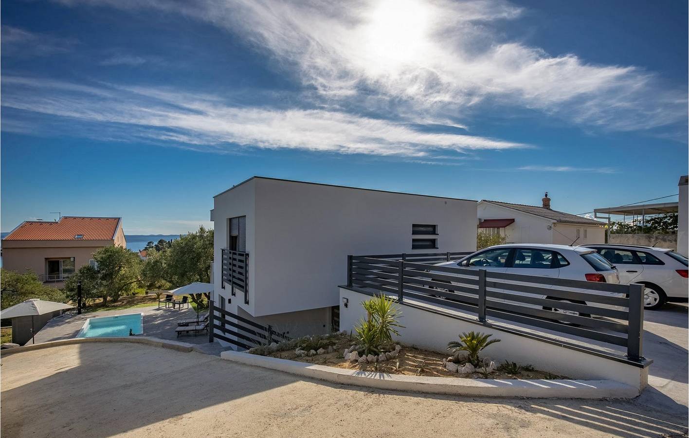Ferienwohnung mit Meerblick, Pool, WLAN und Parkplatz – 1000 m vom Strand entfernt in Banjol, Rab