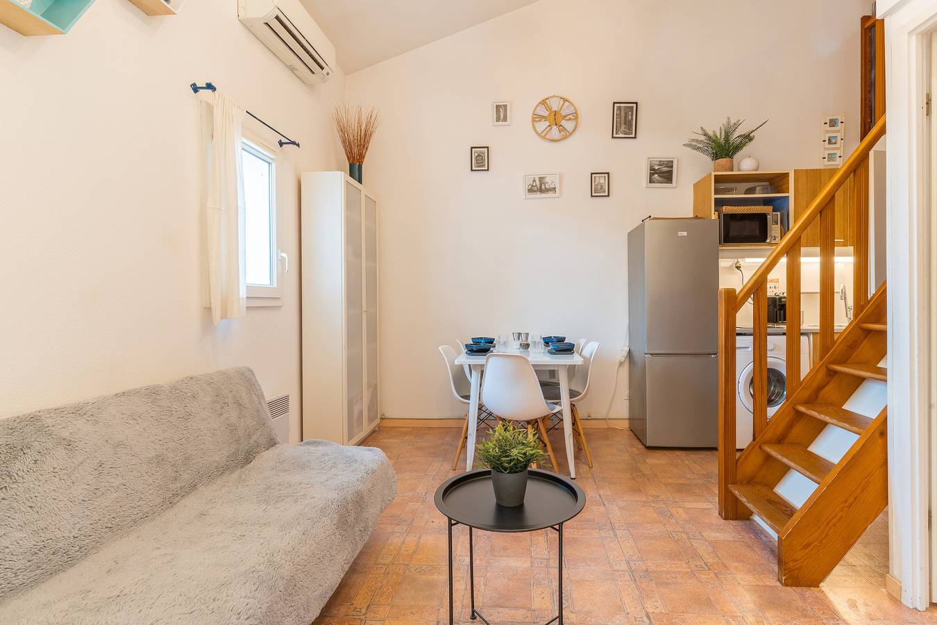 Entire apartment, Charming 2-bedroom house with pool, wifi, Ac in peaceful Eyguières in Eyguières, Arles region