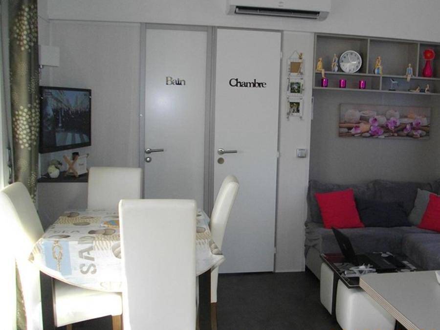 Sailor's Paradise - Cozy Mobile Home with Pool, WiFi & Parking in Brem-sur-Mer, Loire Valley